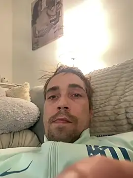 SweetBoy32 online show from December 17, 2024, 9:07 am