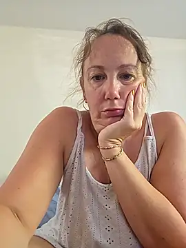 Snapshot of Wisie_Cutie chatting on June 27, 2026, 9:03 am Wisie Cutie online show from June 27, 2026, 9:03 am