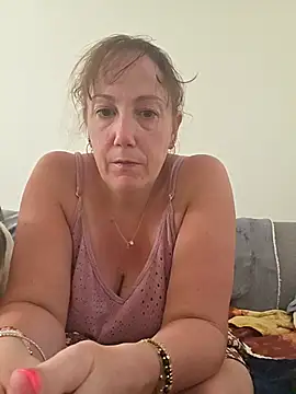 Snapshot of Wisie_Cutie chatting on July 10, 2026, 3:47 pm Wisie Cutie online show from July 10, 2026, 3:47 pm
