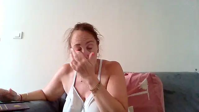 Snapshot of Wisie_Cutie chatting on July 17, 2026, 9:27 am Wisie Cutie online show from July 17, 2026, 9:27 am