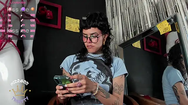 Snapshot of trinitty chatting on October 25, 2025, 3:29 pm trinitty online show from October 25, 2025, 3:29 pm