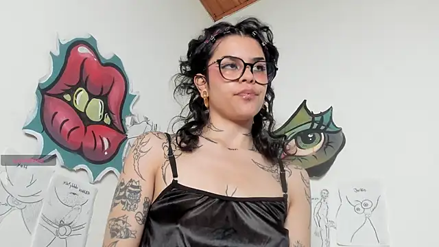 Snapshot of trinitty chatting on April 21, 2026, 7:39 pm trinitty online show from April 21, 2026, 7:39 pm
