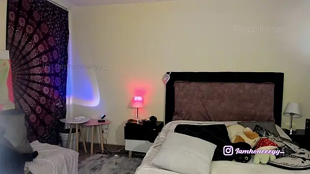 Snapshot of Thedollhoney chatting on April 23, 2026, 6:03 am Thedollhoney online show from April 23, 2026, 6:03 am