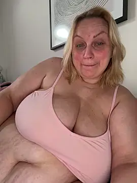 BBW Nora online show from June 17, 2026, 8:28 am