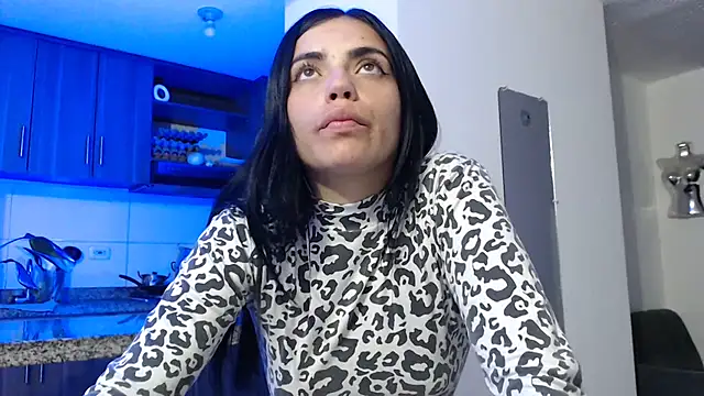 i am nina  online show from December 10, 2024, 5:50 am