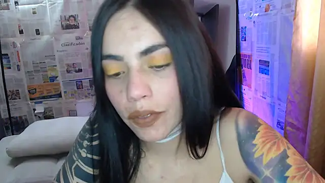 i am nina  online show from November 19, 2025, 8:09 pm