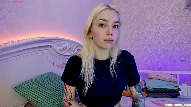 LillyMoure  online show from December 5, 2024, 12:52 am
