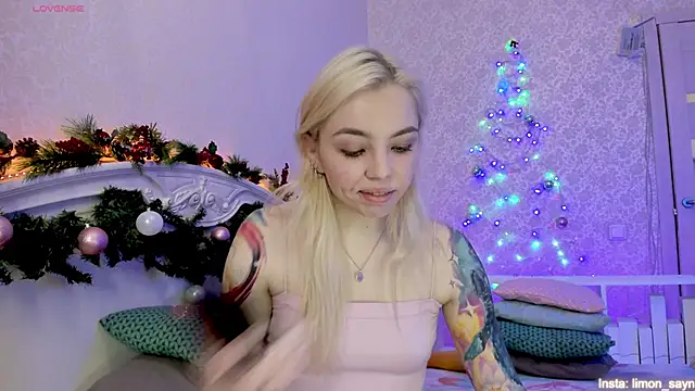 LillyMoure  online show from December 9, 2024, 11:56 pm