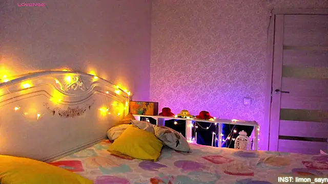 LillyMoure  online show from March 18, 2026, 11:19 pm