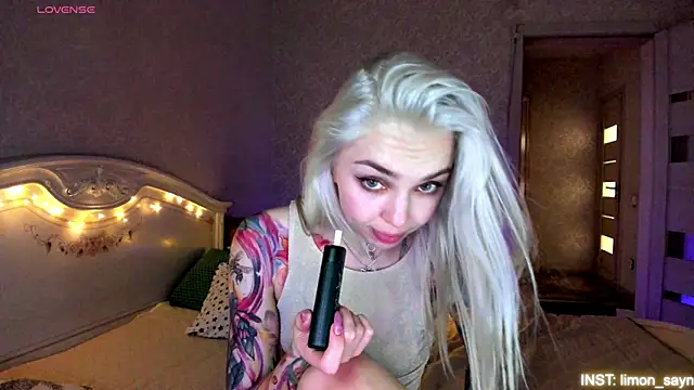 LillyMoure  online show from June 11, 2026, 3:04 am