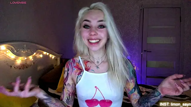 LillyMoure  online show from June 20, 2026, 11:07 pm