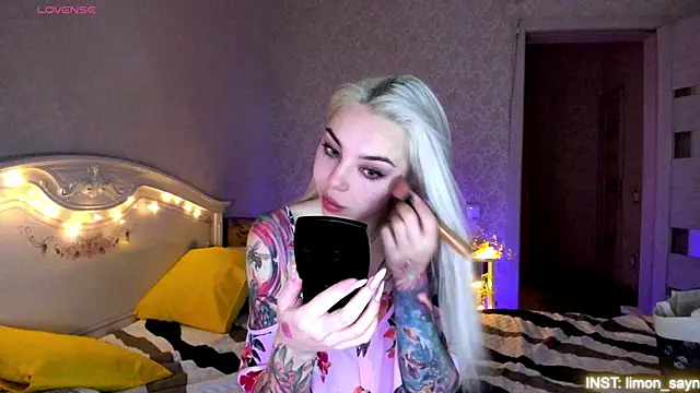 LillyMoure  online show from July 7, 2026, 10:58 pm