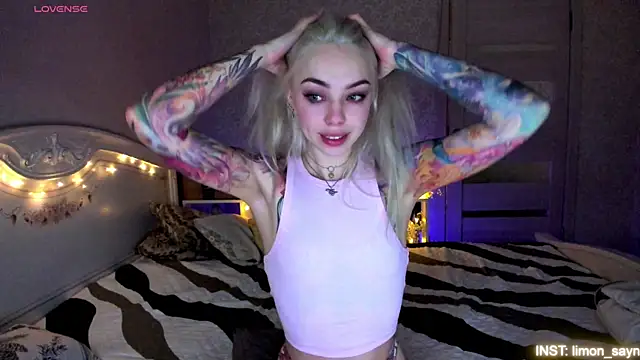 LillyMoure  online show from July 18, 2026, 11:52 pm
