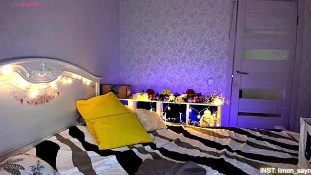 LillyMoure  online show from July 21, 2026, 11:51 pm