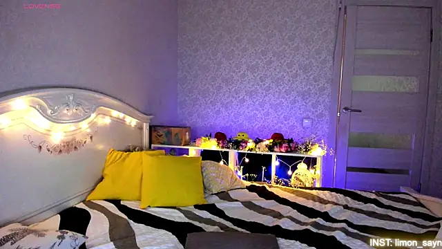 LillyMoure  online show from July 25, 2026, 11:24 pm