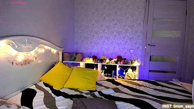 LillyMoure  online show from August 4, 2026, 11:07 pm