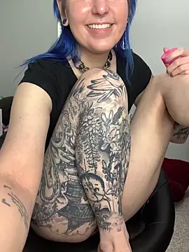 Snapshot of MissCumberdale chatting on October 8, 2025, 6:27 pm MissCumberdale online show from October 8, 2025, 6:27 pm