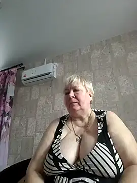 EffectFiona online show from December 6, 2024, 4:47 am