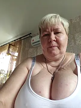 Snapshot of EffectFiona chatting on September 15, 2025, 2:33 am EffectFiona online show from September 15, 2025, 2:33 am