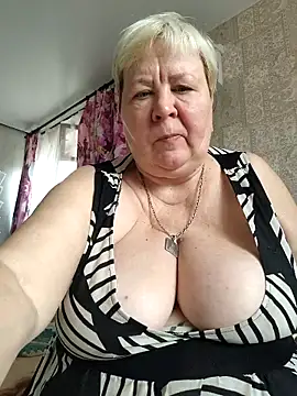 Snapshot of EffectFiona chatting on October 2, 2025, 4:19 am EffectFiona online show from October 2, 2025, 4:19 am