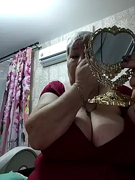 EffectFiona online show from November 11, 2025, 10:54 pm