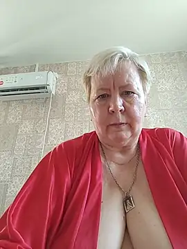 EffectFiona online show from June 19, 2026, 4:17 am