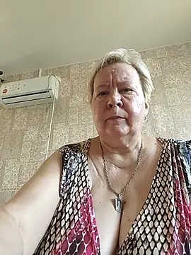 EffectFiona online show from July 9, 2026, 12:58 am