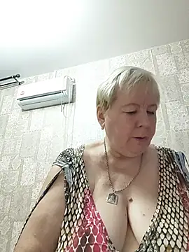 EffectFiona online show from July 11, 2026, 10:55 pm