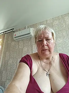 EffectFiona online show from August 4, 2026, 4:48 am