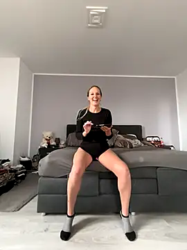 MaviePearl online show from October 4, 2025, 9:29 am