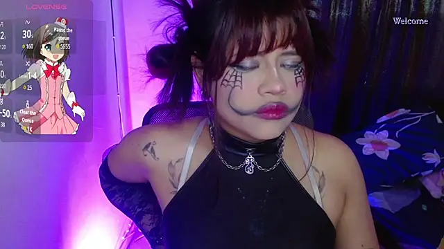 Snapshot of violetagrey_ chatting on October 6, 2025, 11:07 am violetagrey online show from October 6, 2025, 11:07 am