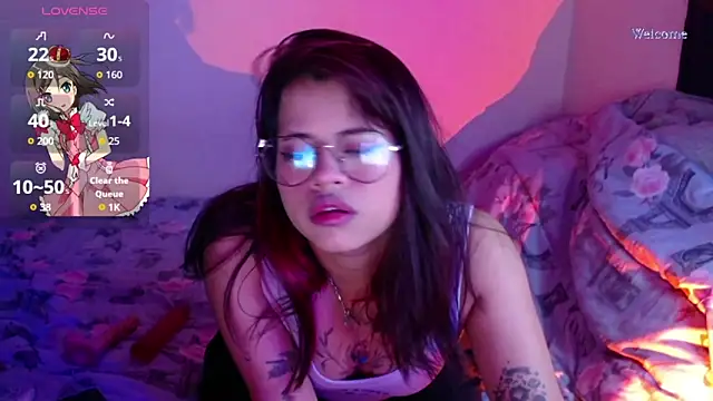 Snapshot of violetagrey_ chatting on November 14, 2025, 2:32 am violetagrey online show from November 14, 2025, 2:32 am