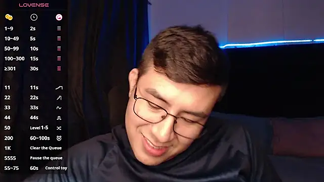Snapshot of andrewmhilton_ chatting on October 16, 2025, 5:52 am andrewmhilton  online show from October 16, 2025, 5:52 am