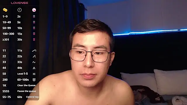 Snapshot of andrewmhilton_ chatting on October 23, 2025, 6:13 am andrewmhilton  online show from October 23, 2025, 6:13 am