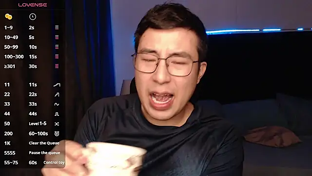 andrewmhilton  online show from November 10, 2025, 7:07 am