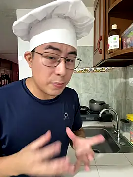 andrewmhilton  online show from December 5, 2025, 5:53 pm