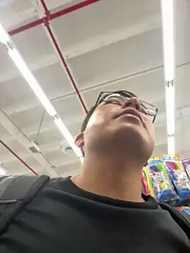 andrewmhilton  online show from December 17, 2025, 8:15 pm