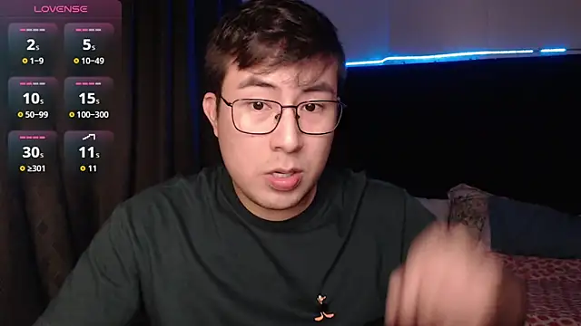 andrewmhilton  online show from December 23, 2025, 7:28 am