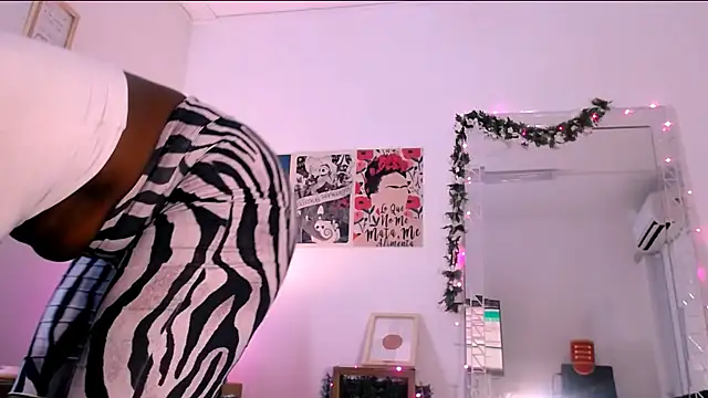 Snapshot of Kenya_Agu chatting on December 10, 2024, 10:47 pm Kenya Agu online show from December 10, 2024, 10:47 pm