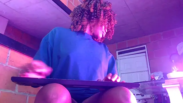 Snapshot of Kenya_Agu chatting on February 14, 2025, 4:26 am Kenya Agu online show from February 14, 2025, 4:26 am