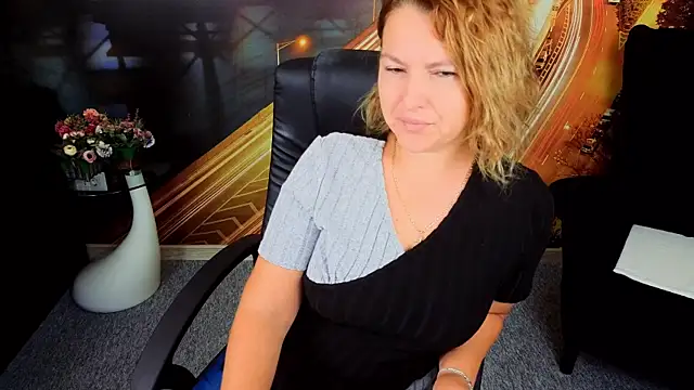 EmmaxPark online show from September 23, 2025, 6:16 am