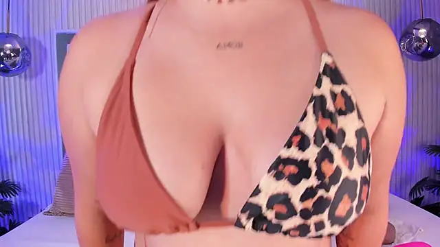 KiarhaTrixie online show from February 4, 2026, 5:08 pm