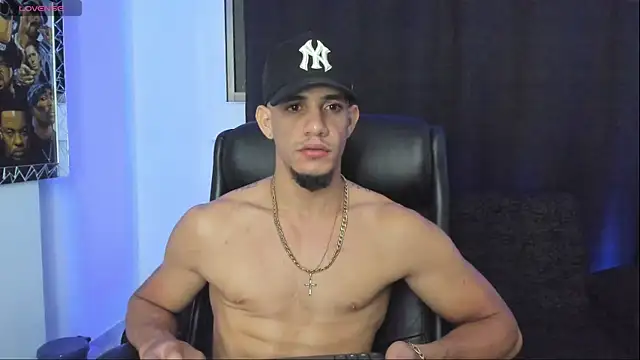 jhonnysnow17 online show from May 7, 2026, 4:51 am