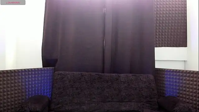 jhonnysnow17 online show from June 14, 2026, 5:48 pm