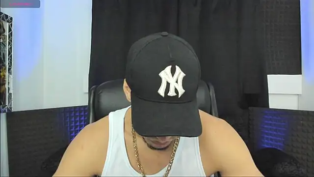 jhonnysnow17 online show from July 13, 2026, 12:02 am