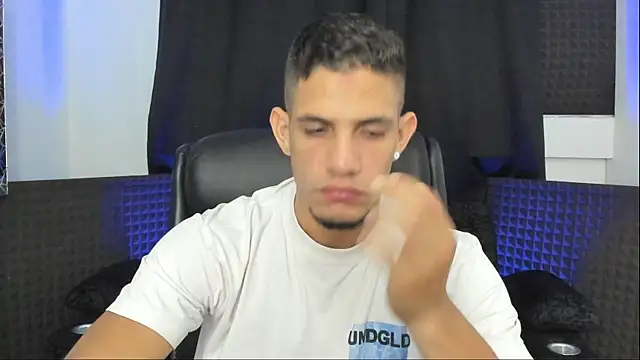 jhonnysnow17 online show from July 18, 2026, 4:05 am