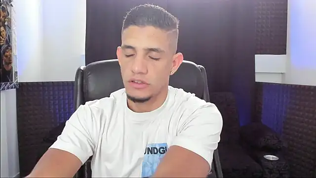 jhonnysnow17 online show from August 1, 2026, 10:19 pm