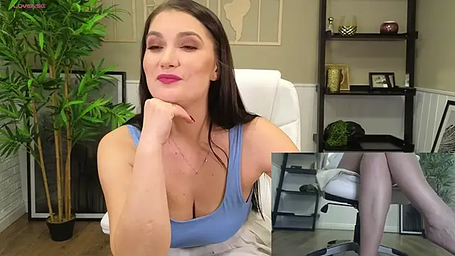 SelineSole online show from December 3, 2024, 5:01 pm