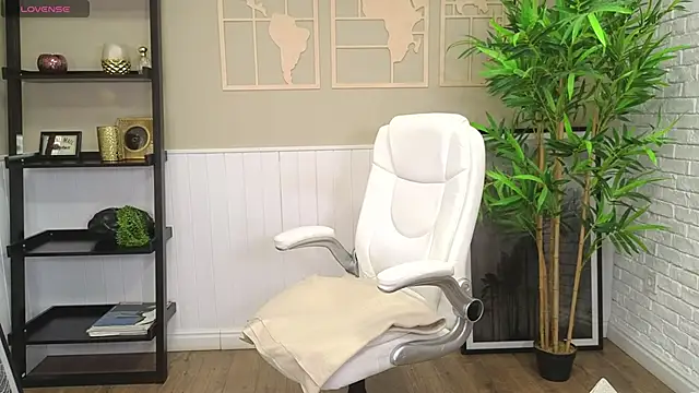 SelineSole online show from December 4, 2024, 4:49 pm