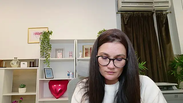 SelineSole online show from December 22, 2025, 4:04 pm